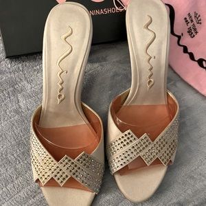 Nina size 6.5 champagne colored sandal